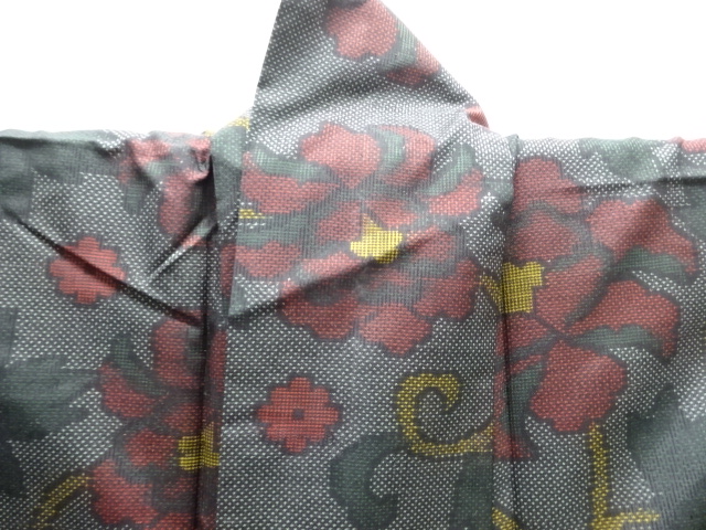  牡丹唐草模様織り出し本場泥大島紬着物(5マルキ)